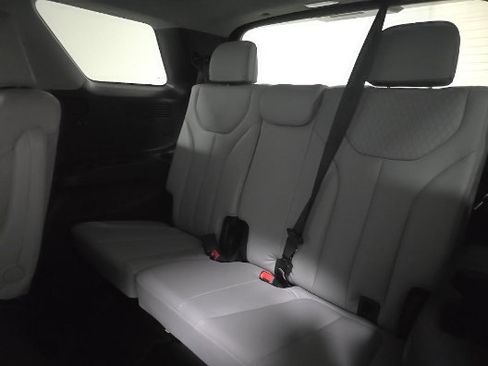Used 2022 Hyundai Palisade SEL w/ Premium Package FWD image 12
