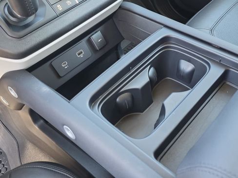 Used 2024 Land Rover Defender 110 S image 20