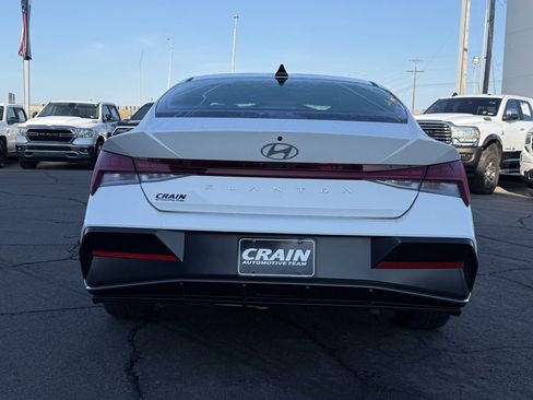 Used 2024 Hyundai Elantra SEL w/ Convenience Package image 6