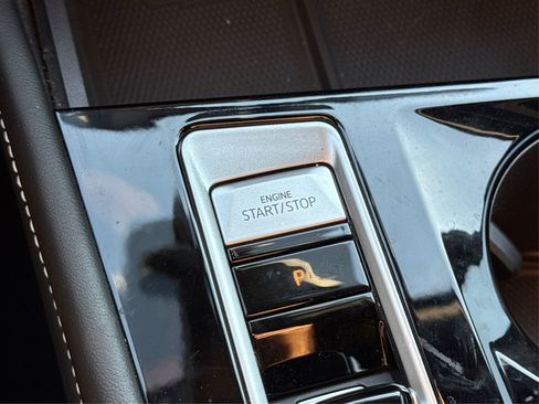 Used 2024 Volkswagen Atlas Cross Sport SE w/ Panoramic Sunroof Package image 31