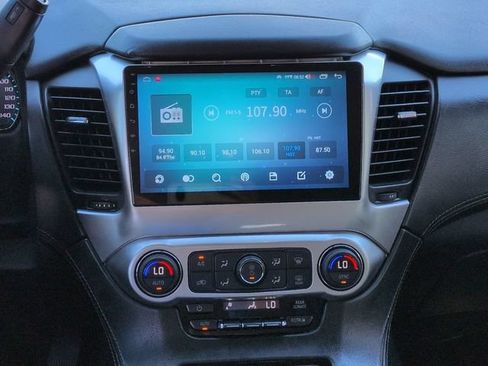 Used 2018 Chevrolet Suburban LS RWD image 16