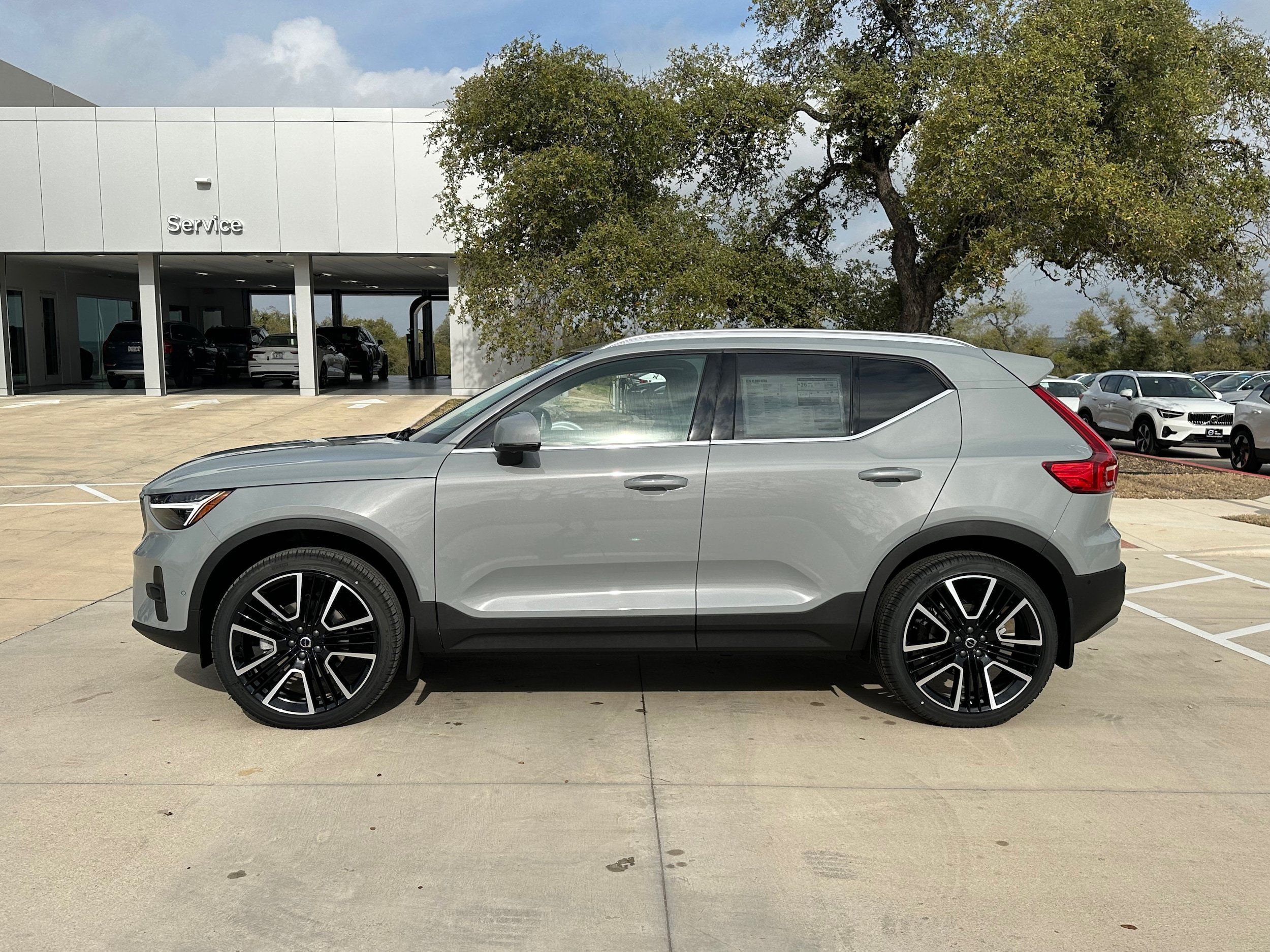 Used 2025 Volvo XC40 B5 Ultra w/ Protection Package Premier AWD/4WD image 3