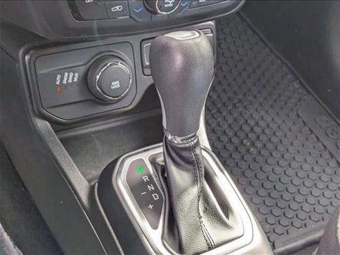 Used 2023 Jeep Renegade Latitude image 15