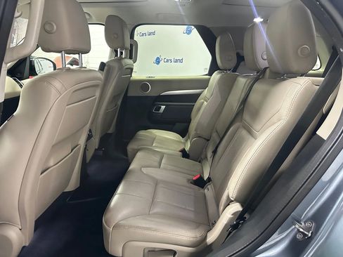 Used 2020 Land Rover Discovery Landmark image 14