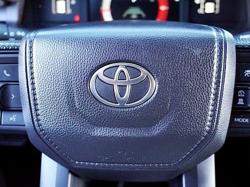 Used 2025 Toyota Tacoma SR5 AWD/4WD image 45