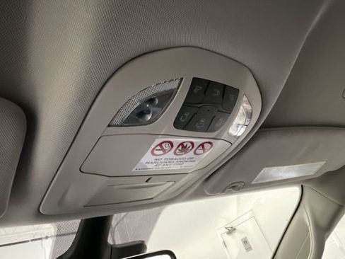 Used 2024 Chrysler Pacifica Touring-L image 32