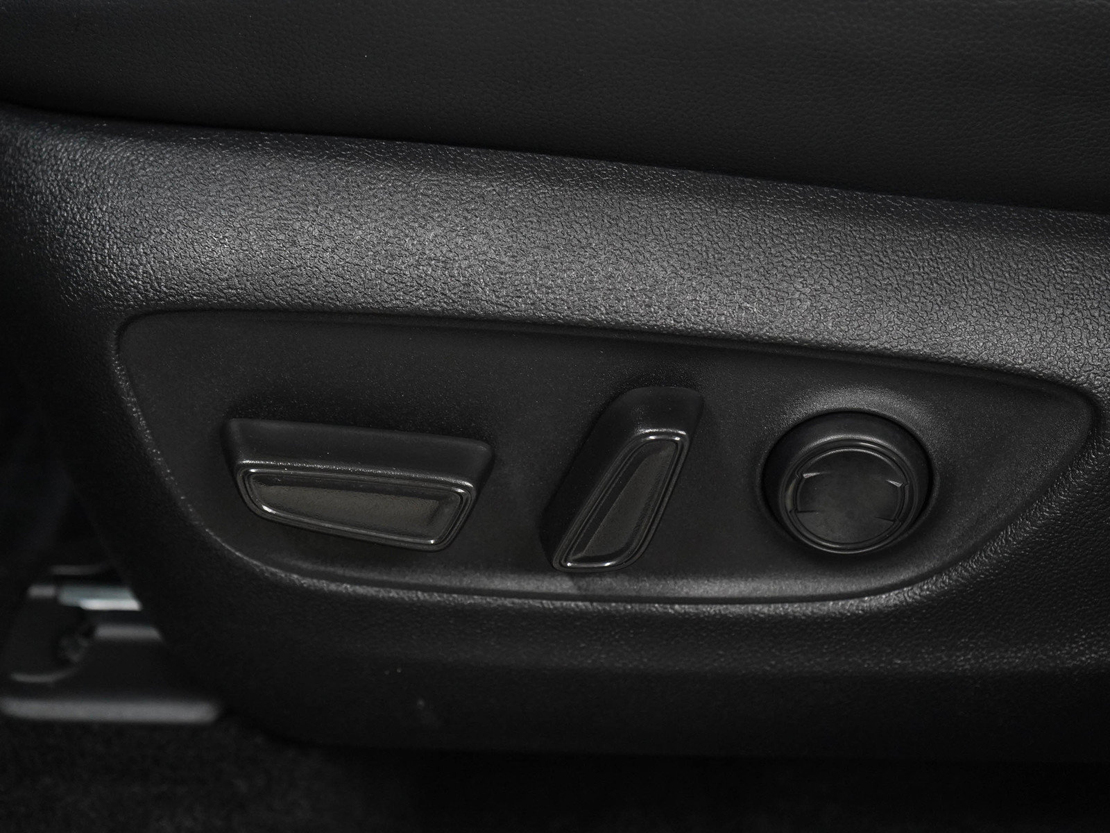Used 2025 Toyota Highlander XLE AWD/4WD image 25