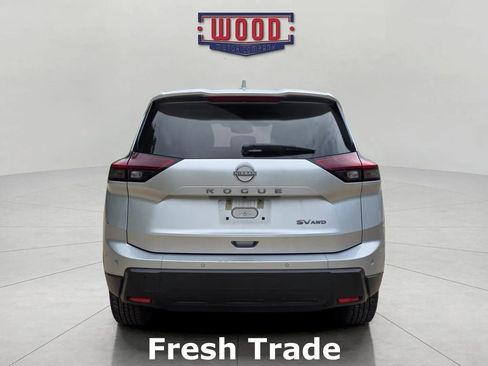 Used 2024 Nissan Rogue SV image 3