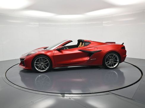 Used 2025 Chevrolet Corvette Z06 image 2