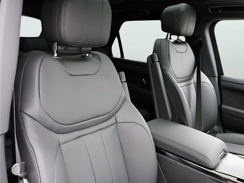 Used 2025 Land Rover Range Rover Sport Dynamic SE image 12