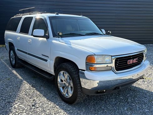 Used 2005 GMC Yukon XL SLT w/ SLT Preferred Equipment Group AWD/4WD image 3