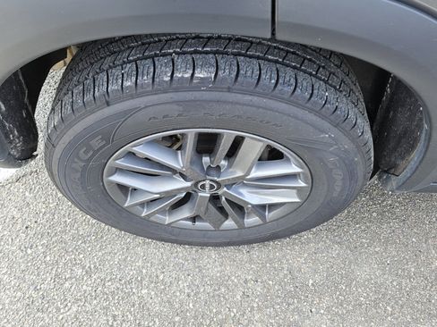 Used 2024 Nissan Rogue S image 9