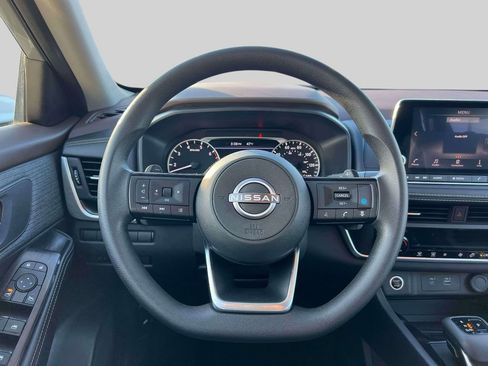 Used 2023 Nissan Rogue SV image 14