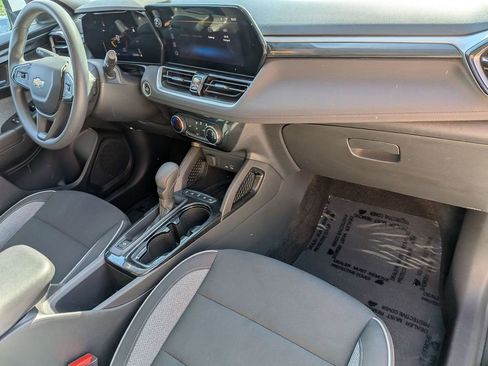 Used 2025 Chevrolet TrailBlazer LT AWD/4WD image 30