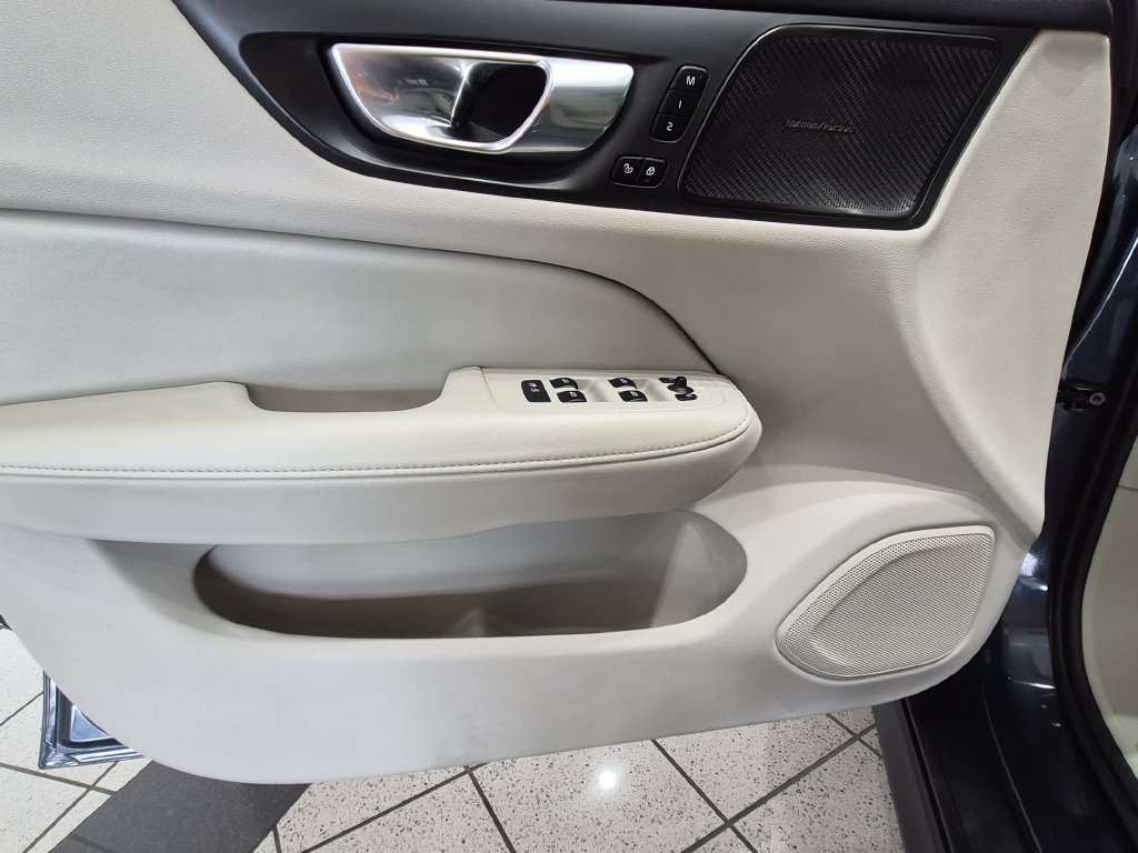Used 2025 Volvo V60 B5 Cross Country Plus AWD/4WD image 10