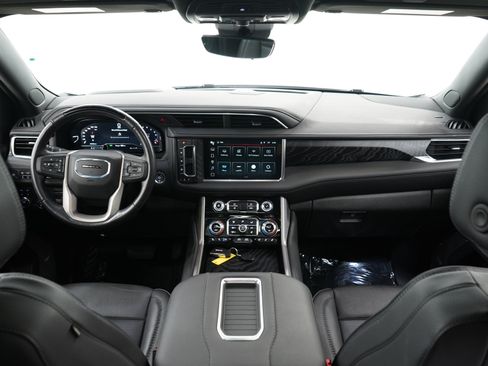 Used 2024 GMC Yukon Denali w/ Advanced Technology Package AWD/4WD image 17