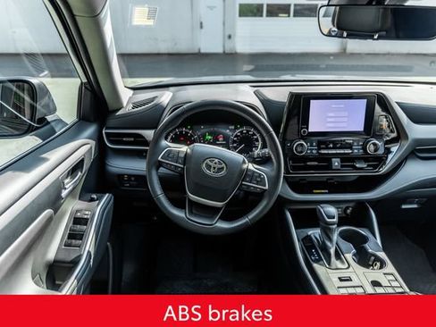 Used 2023 Toyota Highlander XLE AWD/4WD image 31