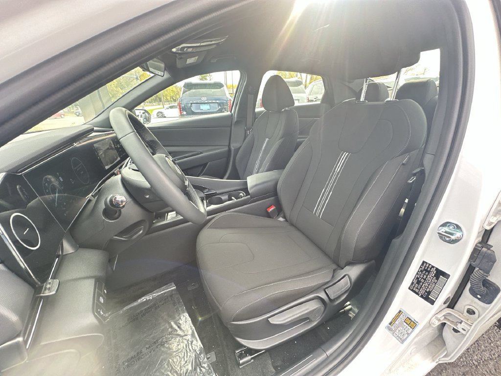 New 2026 Hyundai Elantra SEL FWD image 19