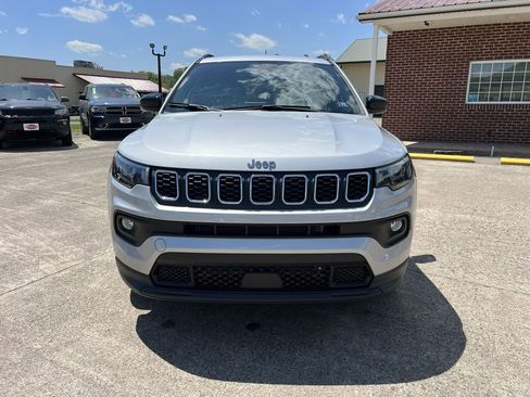 Used 2024 Jeep Compass Latitude w/ Convenience Group AWD/4WD image 16