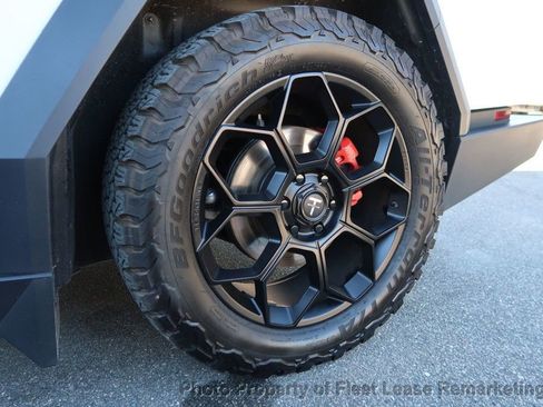 Used 2024 Tesla Cybertruck AWD Crew Cab image 60