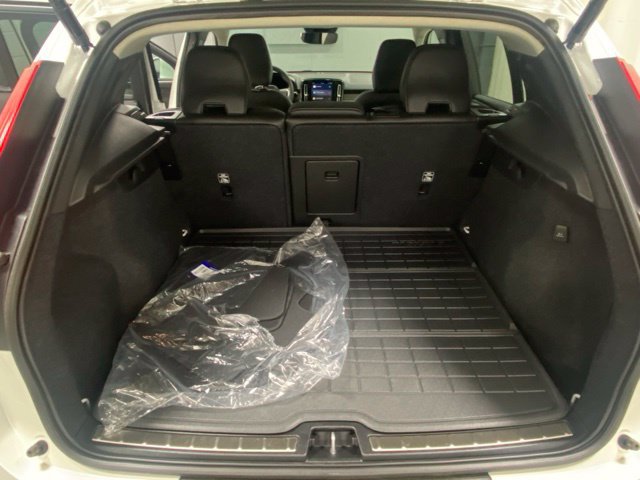 Used 2023 Volvo XC40 B5 Plus w/ Climate Package AWD/4WD image 9