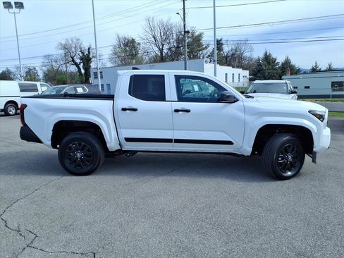 Used 2026 Toyota Tacoma SR image 3