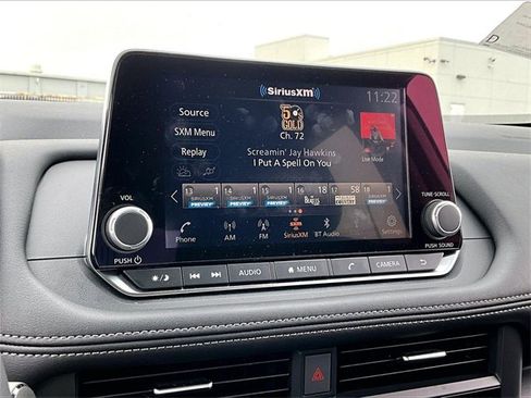 Used 2025 Nissan Rogue SV image 18