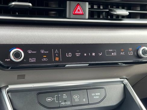 New 2026 Kia Carnival EX image 25