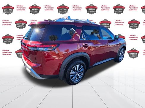 Used 2024 Nissan Pathfinder SL w/ Black Appearance Package image 7