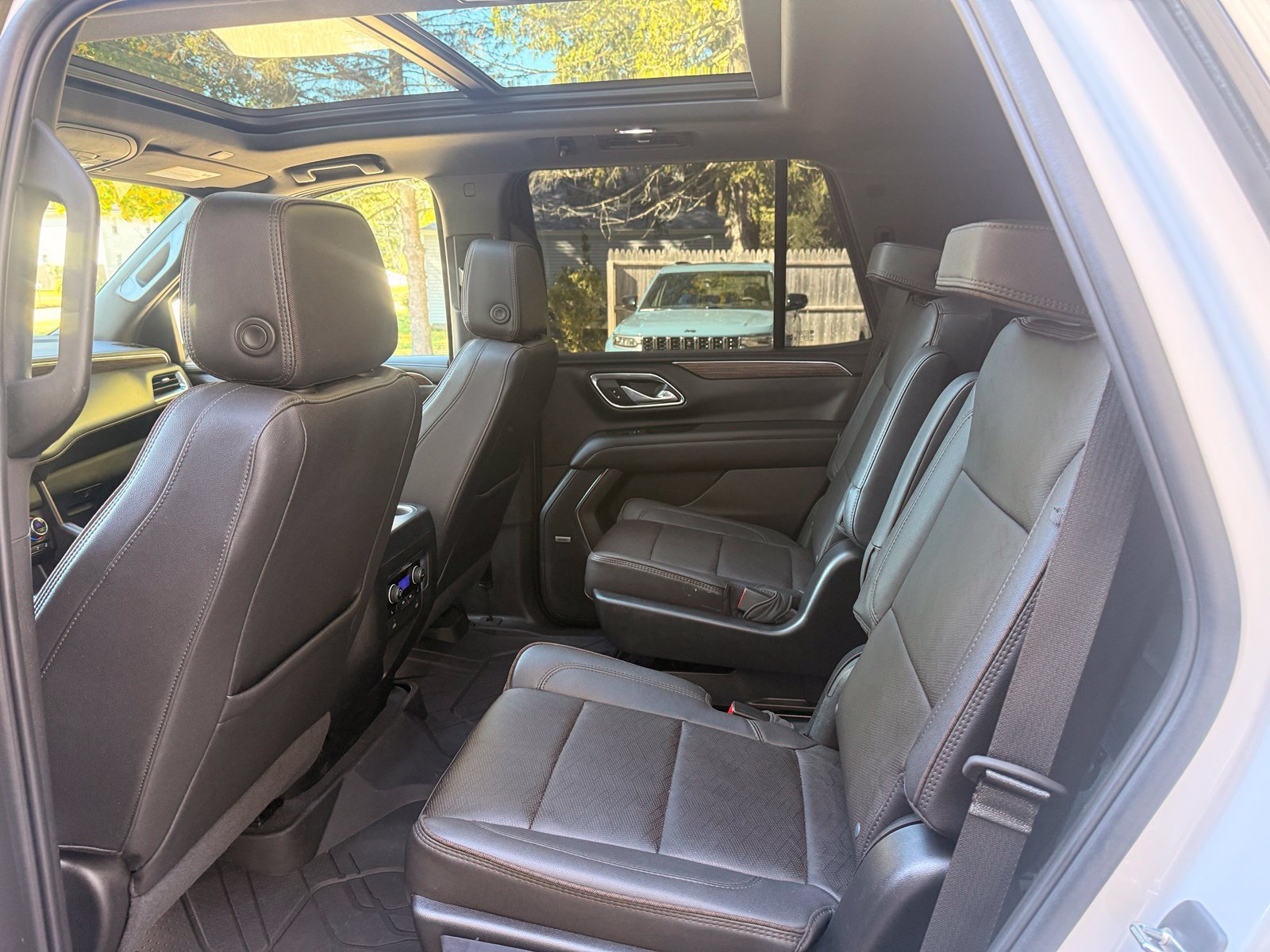Used 2023 Chevrolet Tahoe High Country AWD/4WD image 12