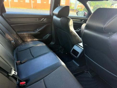 Used 2018 Honda Accord Sport image 12