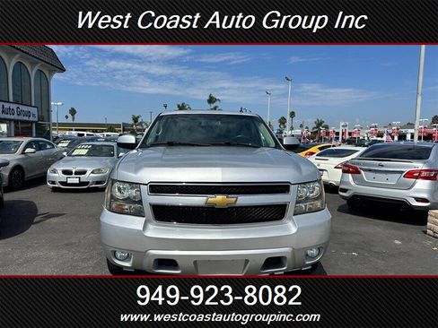 Used 2014 Chevrolet Suburban LT image 2
