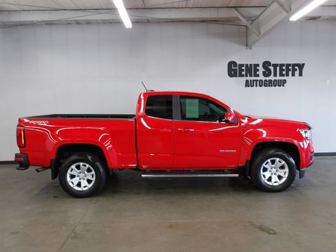 Used 2017 Chevrolet Colorado LT AWD/4WD image 3
