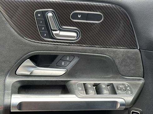 Used 2025 Mercedes-Benz GLB 250 image 20