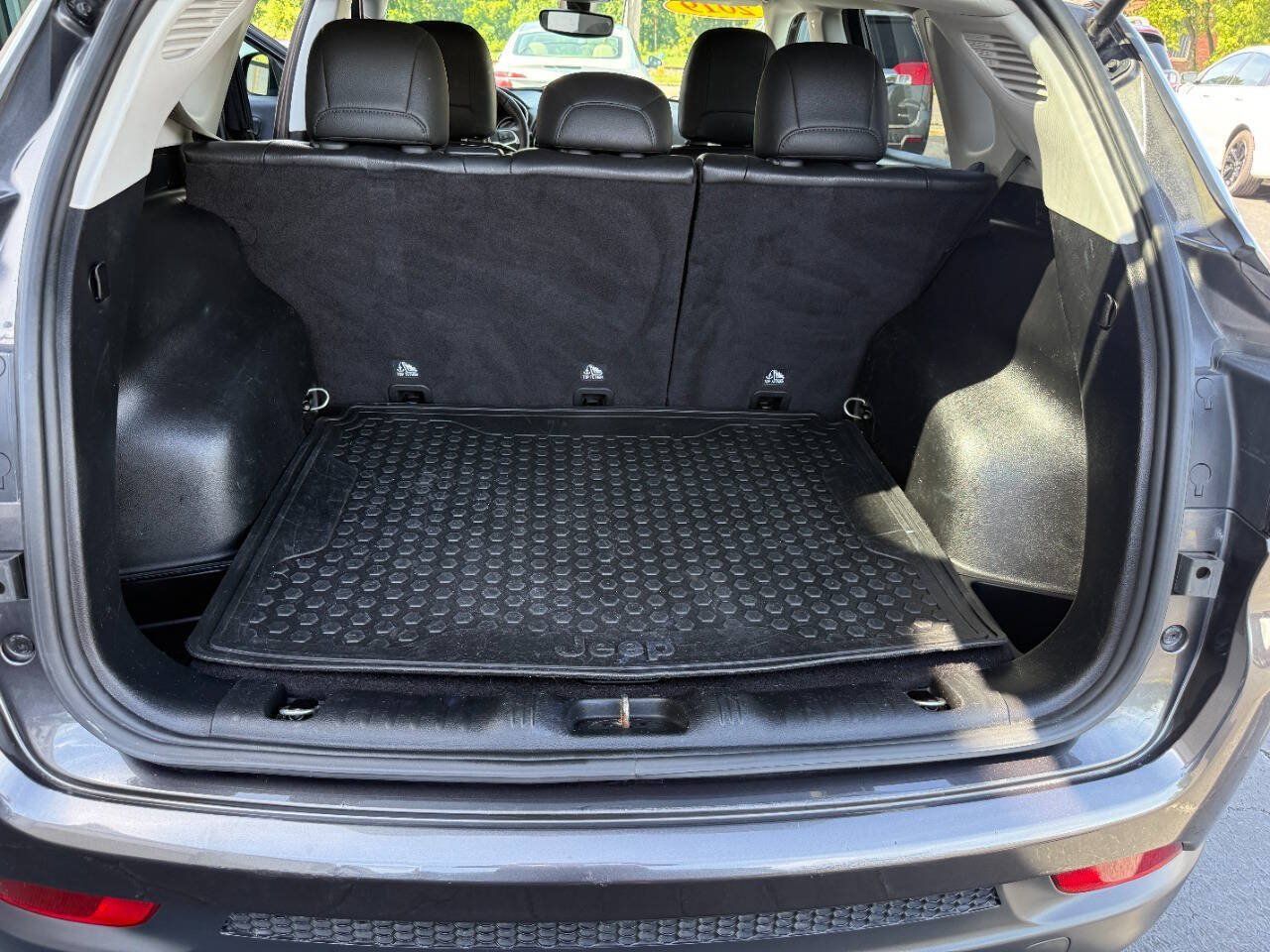 Used 2019 Jeep Compass Latitude w/ Cold Weather Group AWD/4WD image 15