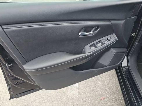 Used 2025 Nissan Sentra SV FWD image 6