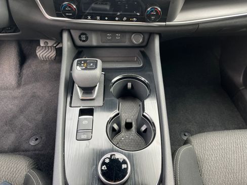 Used 2025 Nissan Rogue SV image 43