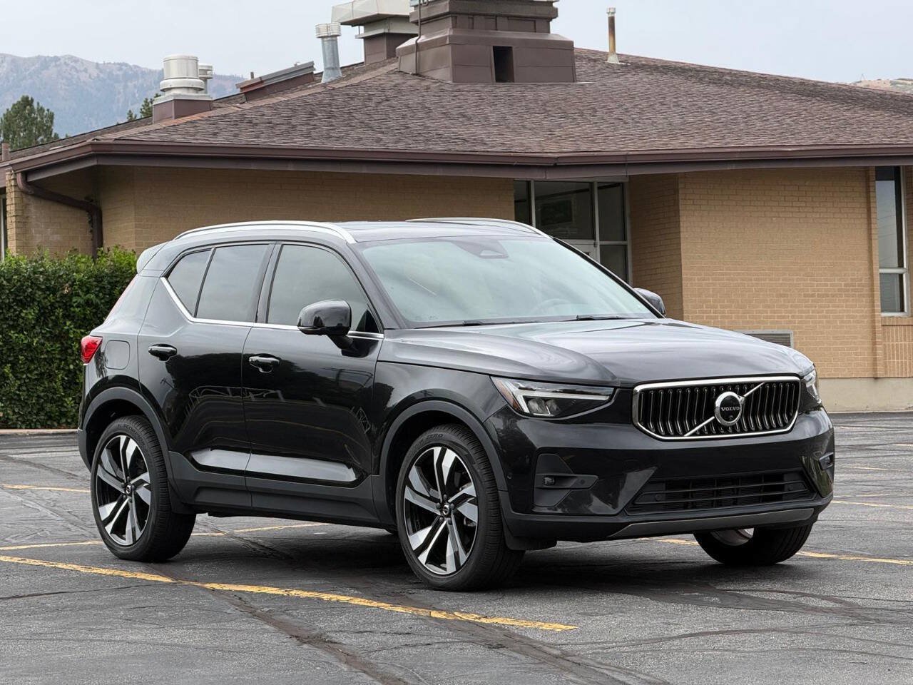 Used 2023 Volvo XC40 B5 Plus w/ Climate Package AWD/4WD image 7