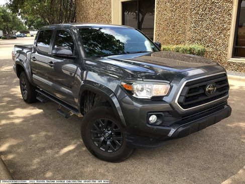 Used 2021 Toyota Tacoma SR5 RWD image 5