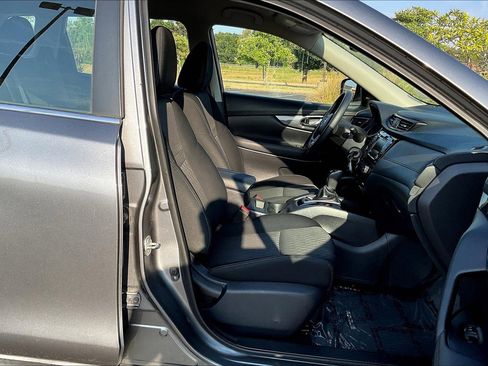 Used 2018 Nissan Rogue S image 8