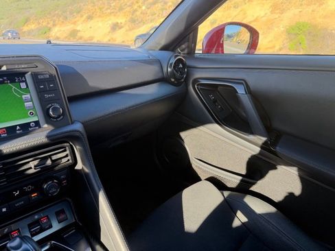 Used 2019 Nissan GT-R Premium image 14