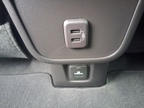 Used 2023 GMC Terrain SLT image 19