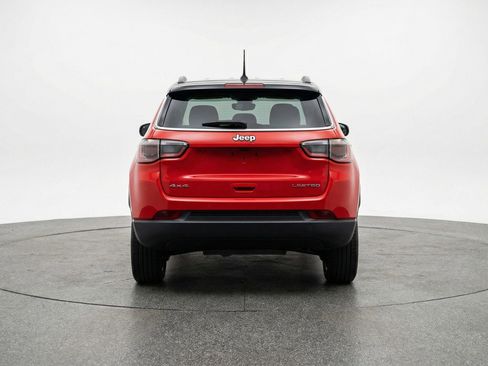 Used 2025 Jeep Compass Limited image 7