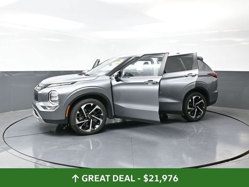 Used 2024 Mitsubishi Outlander SE image 59