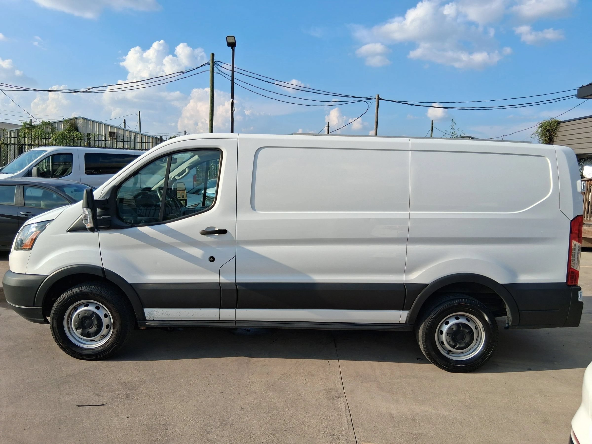 Used 2019 Ford Transit 250 130 Low Roof RWD image 3