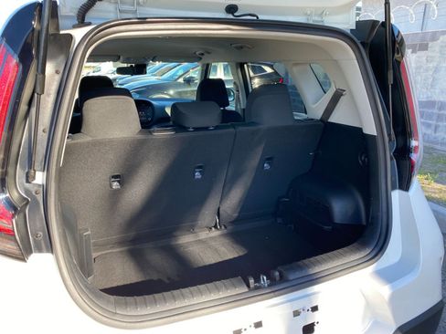 Used 2025 Kia Soul LX w/ LX Technology Package image 30