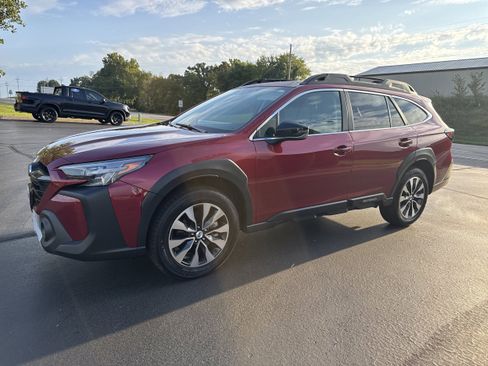 Used 2024 Subaru Outback Limited XT image 2