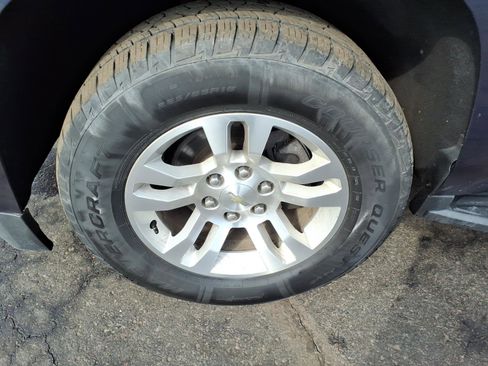 Used 2018 Chevrolet Suburban LT image 21