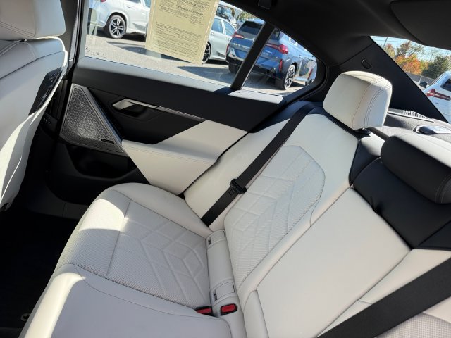 Certified 2026 BMW 530i xDrive w/ Premium Package AWD/4WD image 21