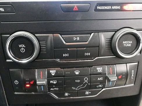 Used 2019 Ford Explorer XLT w/ Equipment Group 202A AWD/4WD image 23